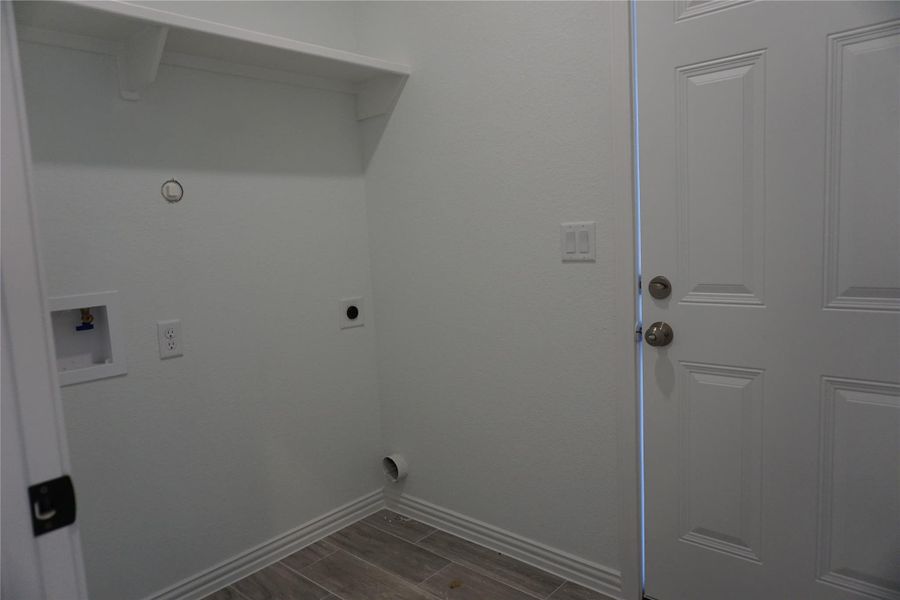 Spacious, unfurnished interior of a new home in , Willis (Image 9).