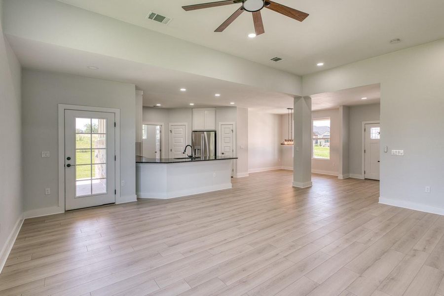 Spacious, unfurnished interior of a new home in , Kingsland (Image 16).