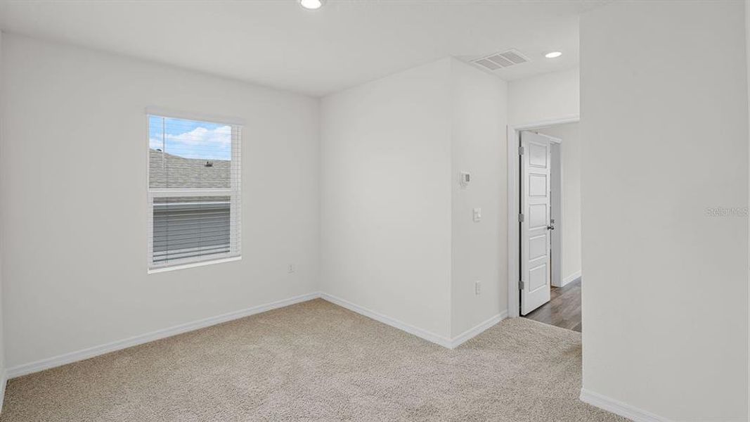 Spacious, unfurnished interior of a new home in Harmony at Lake Eloise, Winter Haven (Image 29).