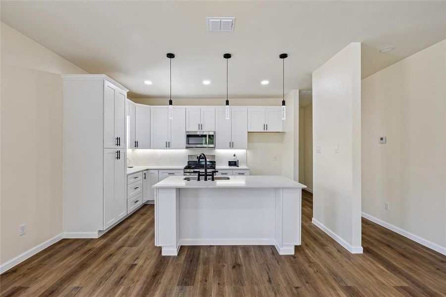 Furnished interior view inside a new home in , Fort Worth (Image 10).