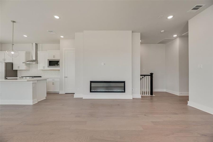 Spacious, unfurnished interior of a new home in Collin Creek, Plano (Image 22).