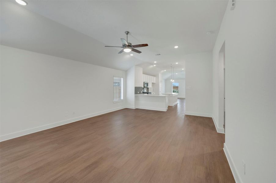 Spacious, unfurnished interior of a new home in Sorella, Tomball (Image 34).