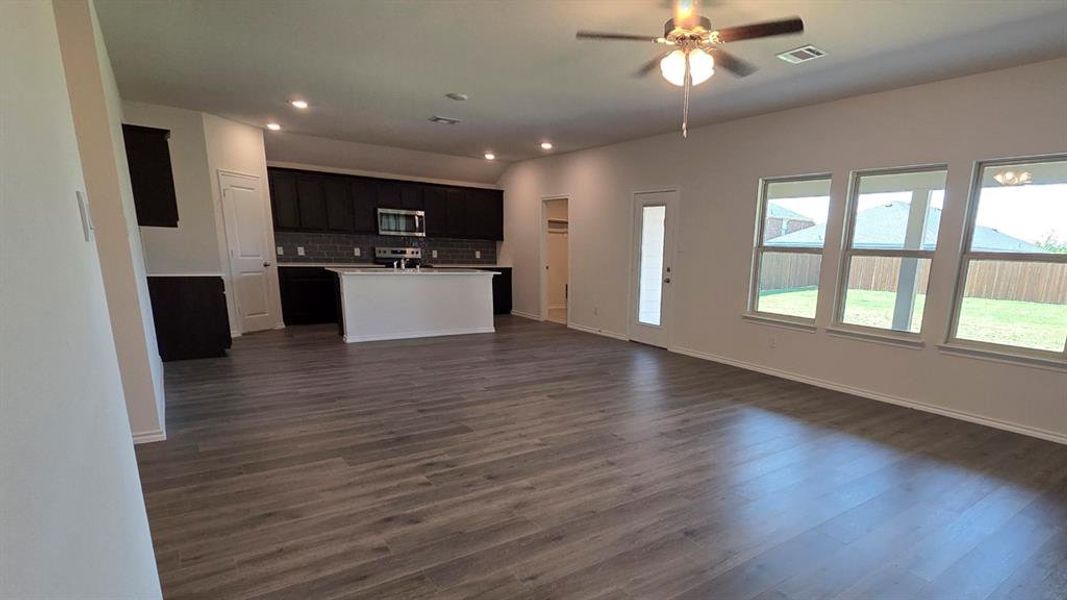 Spacious, unfurnished interior of a new home in Waverly Estates, Nevada (Image 9). Spacious, unfurnished interior of a new home in Waverly Estates, Nevada (Image 9).
