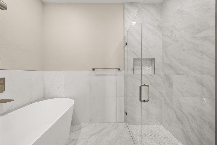 interior - master bathroom 4