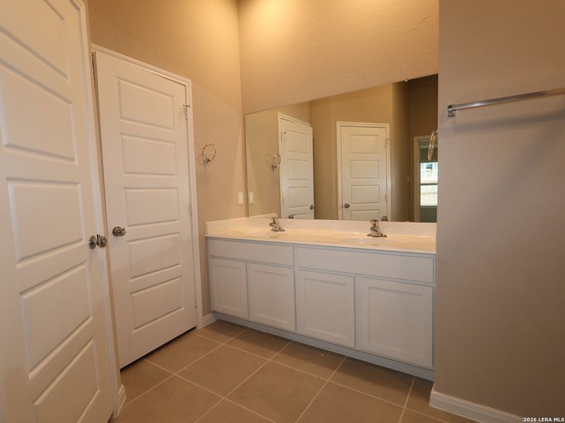 Furnished interior view inside a new home in Greenspoint Heights, Seguin (Image 10).