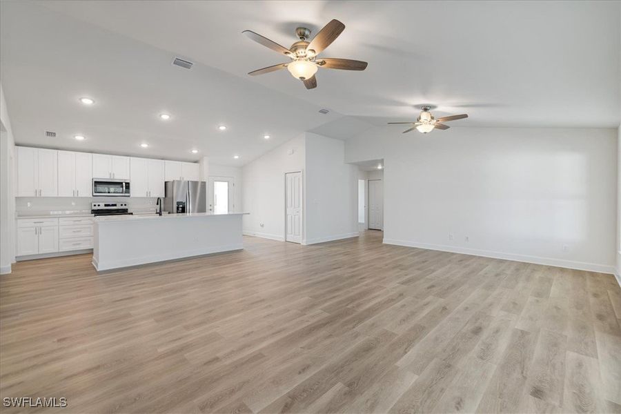 Spacious, unfurnished interior of a new home in Cape Coral, Cape Coral (Image 17).