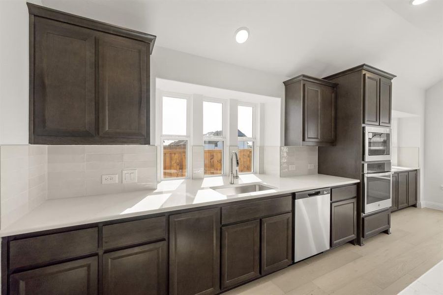 1013 Butterfly- Kitchen-3