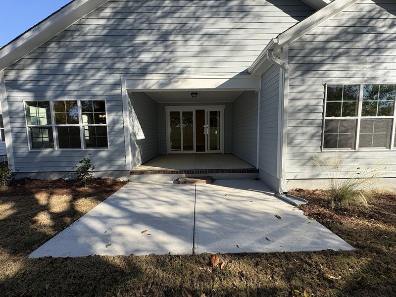 Exterior details and patio area of a home in Riverside Cove, Wilmington (Image 26).