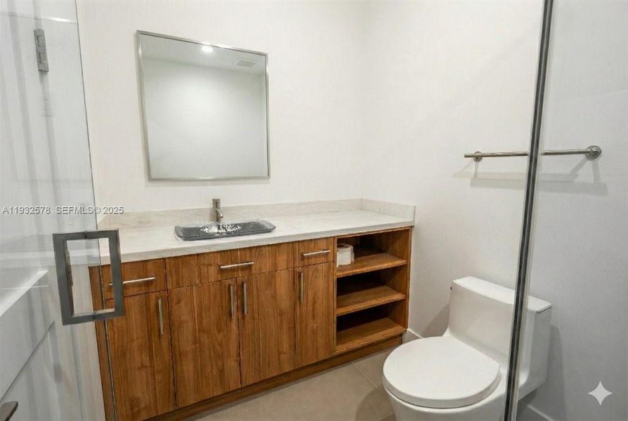 Furnished interior view inside a new home in , Marathon (Image 16).