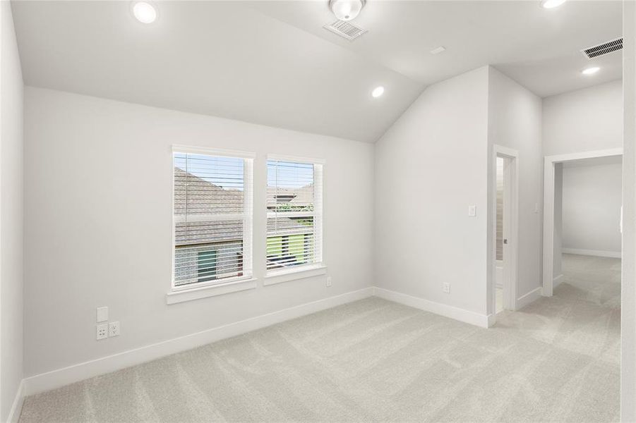 Spacious, unfurnished interior of a new home in Grayhawk Addition, Forney (Image 16).