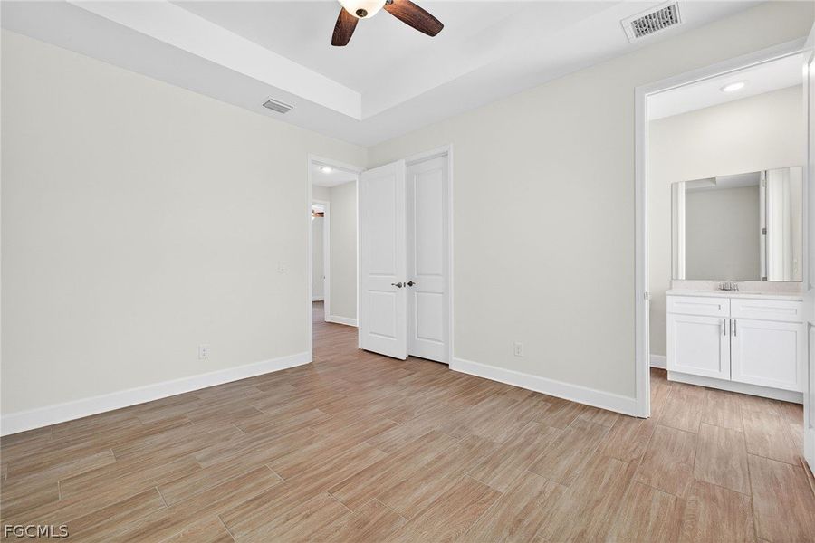 Spacious, unfurnished interior of a new home in Cape Coral, Cape Coral (Image 29).
