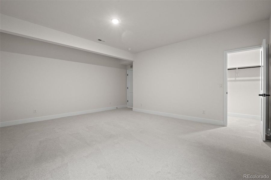 Spacious, unfurnished interior of a new home in Wolf Ranch - Enclave Collection, Colorado Springs (Image 32).