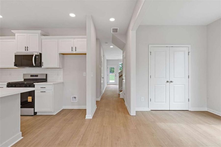 Spacious, unfurnished interior of a new home in , Athens (Image 14). Spacious, unfurnished interior of a new home in , Athens (Image 14).