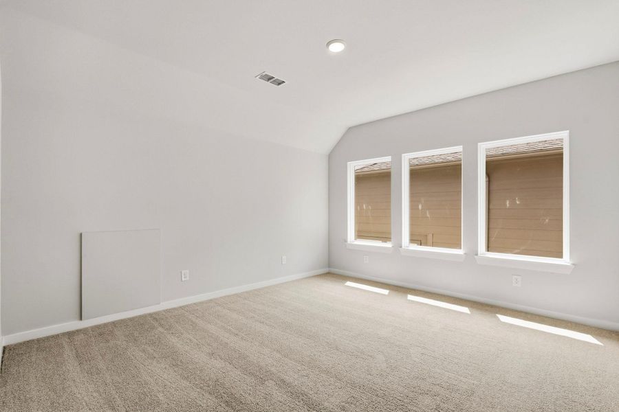 Spacious, unfurnished interior of a new home in Austin Point, Richmond (Image 8).