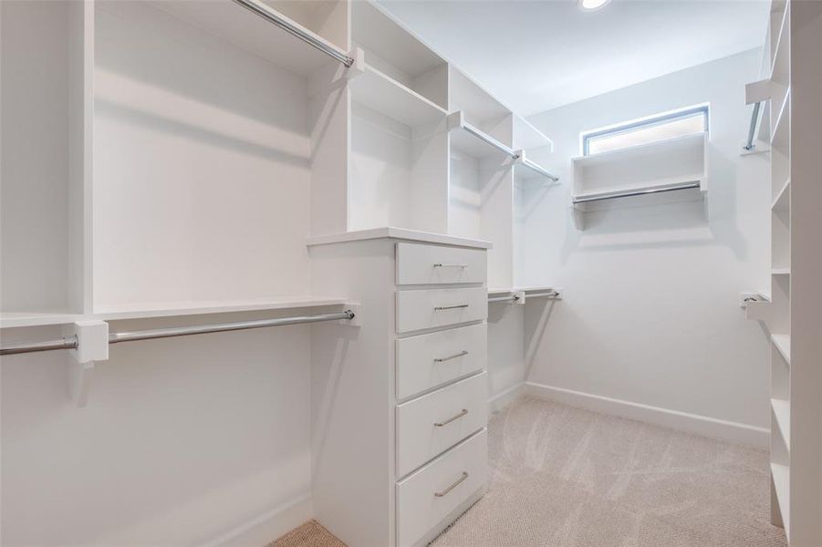 Spacious, unfurnished interior of a new home in , University Park (Image 11).