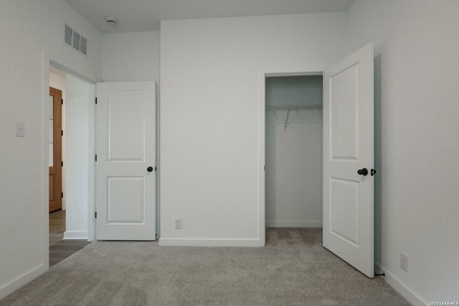 Spacious, unfurnished interior of a new home in Nopal Valley, San Antonio (Image 22).