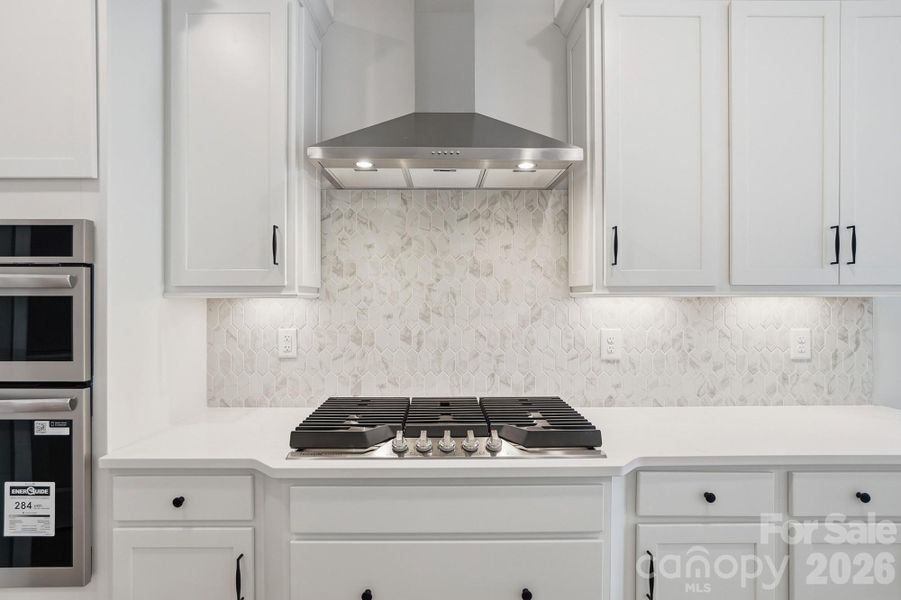 Kitchen with tile backsplash