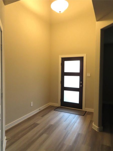 Spacious, unfurnished interior of a new home in Sierra Vista, Iowa Colony (Image 11).