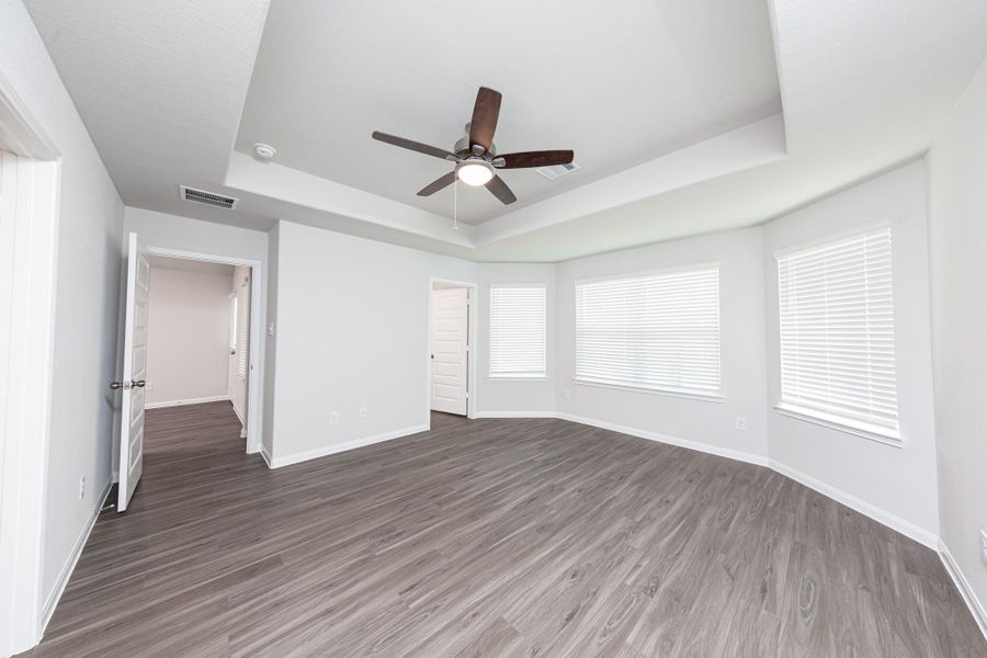 Spacious, unfurnished interior of a new home in River's Edge, Conroe (Image 10).