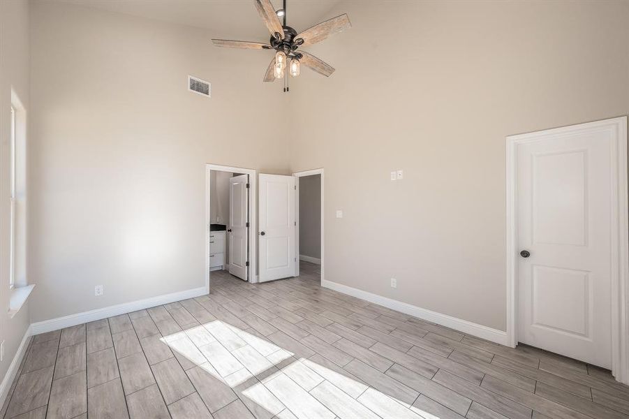 Spacious, unfurnished interior of a new home in , Bridgeport (Image 27).