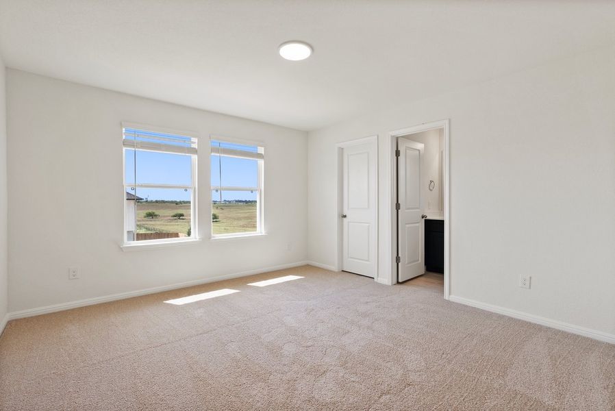 Spacious, unfurnished interior of a new home in Porter Country, Buda (Image 22).
