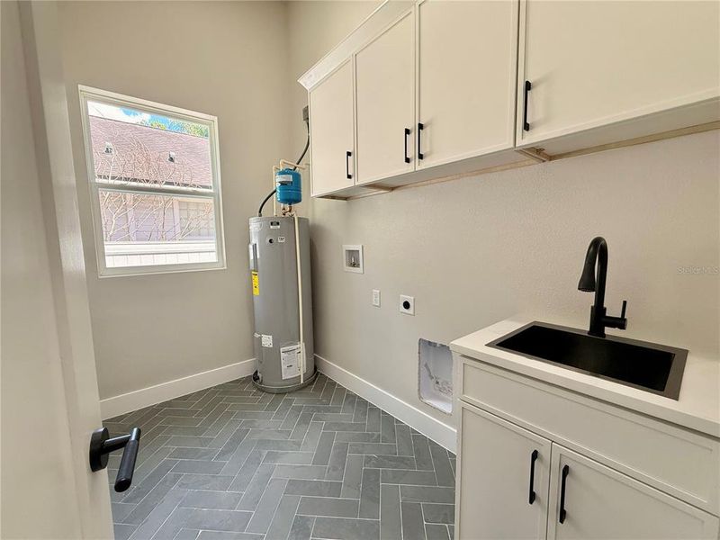 Furnished interior view inside a new home in , Orlando (Image 45).