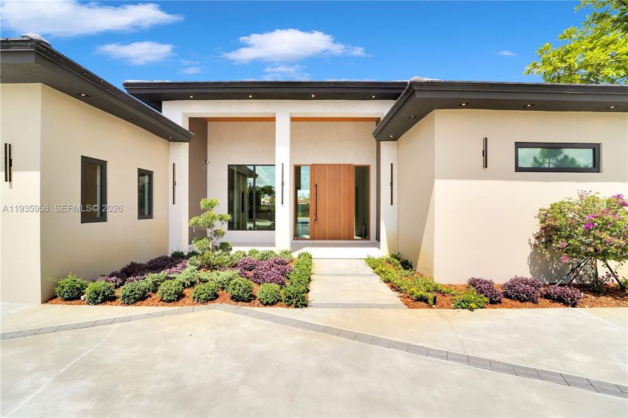 Exterior details and patio area of a home in , Miami (Image 3).