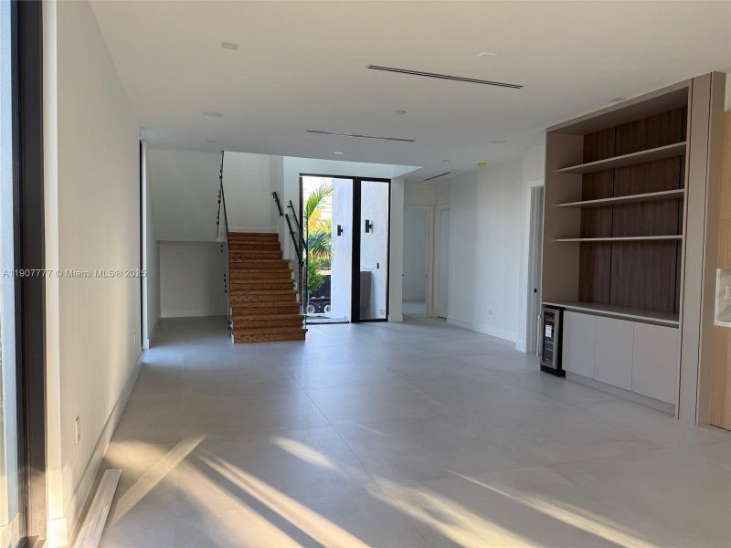 Spacious, unfurnished interior of a new home in , Surfside (Image 20).