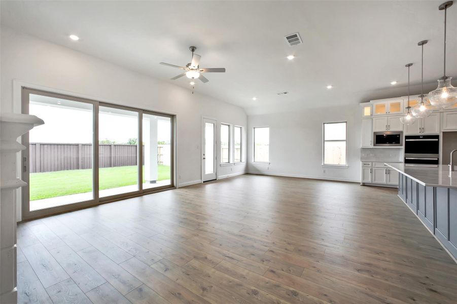 Image 33 of a home in Del Bello Lakes 60'. Image 33 of a home in Del Bello Lakes 60'.