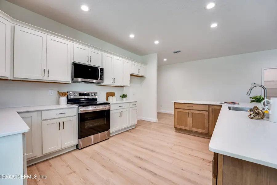 Furnished interior view inside a new home in , Jacksonville (Image 9).