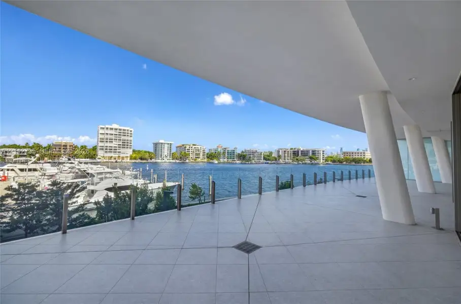Condo located in Miami, FL showcasing its design and architecture (Image 5).