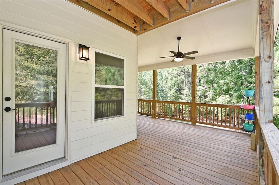 Exterior details and patio area of a home in , Dallas (Image 4).