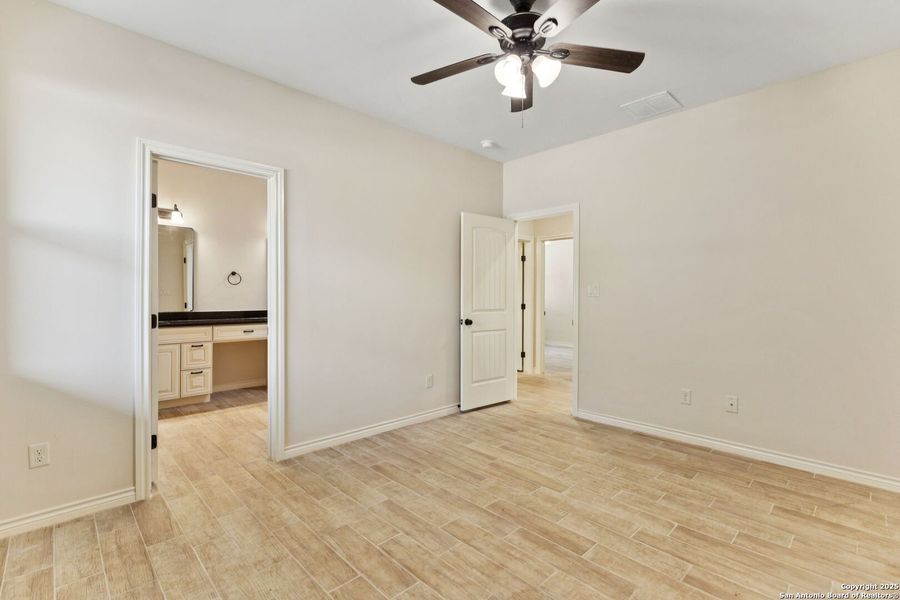 Spacious, unfurnished interior of a new home in , Seguin (Image 24).