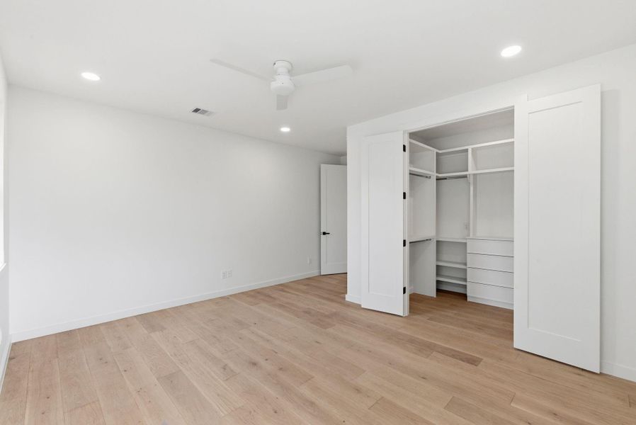 Spacious, unfurnished interior of a new home in , Houston (Image 38).