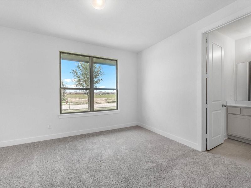 Spacious, unfurnished interior of a new home in Lago Mar, Texas City (Image 12).