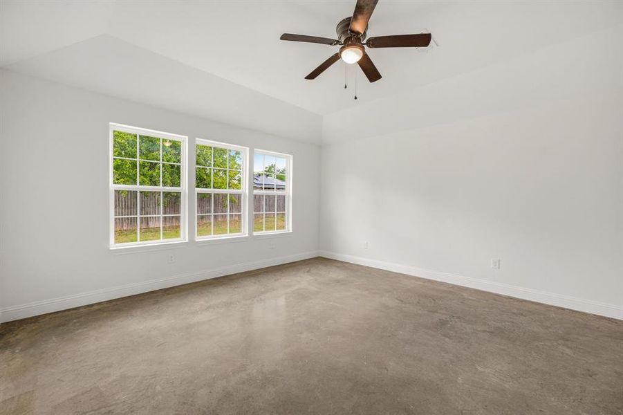 Spacious, unfurnished interior of a new home in , Weatherford (Image 22).