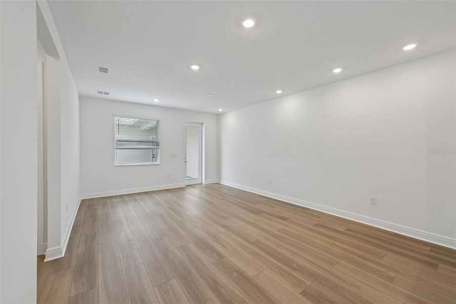 Spacious, unfurnished interior of a new home in SeaFlower, Bradenton (Image 23).