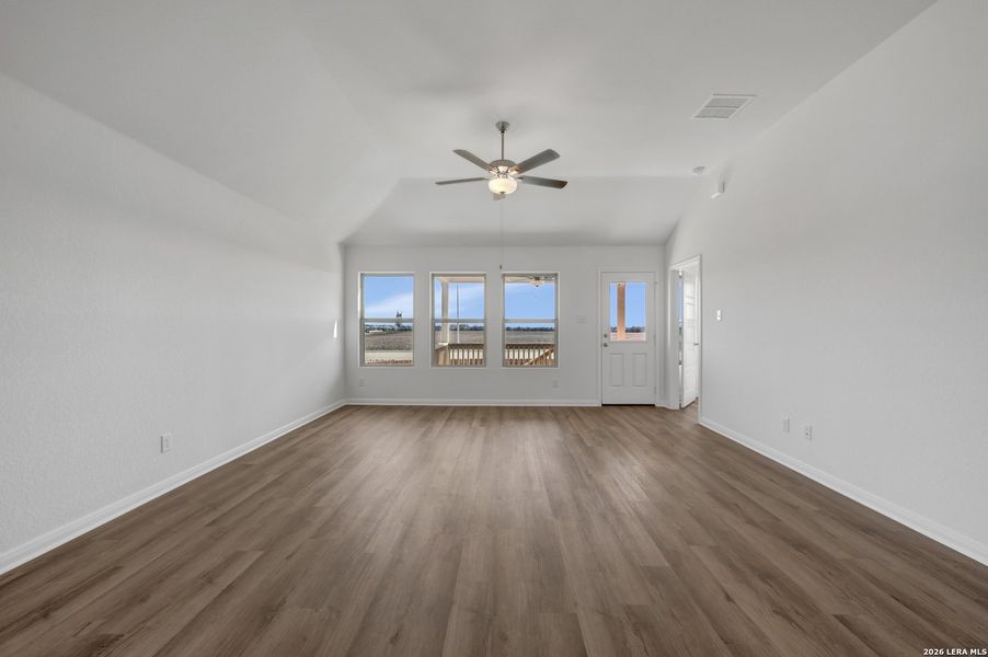 Spacious, unfurnished interior of a new home in Greenspoint Heights, Seguin (Image 41).