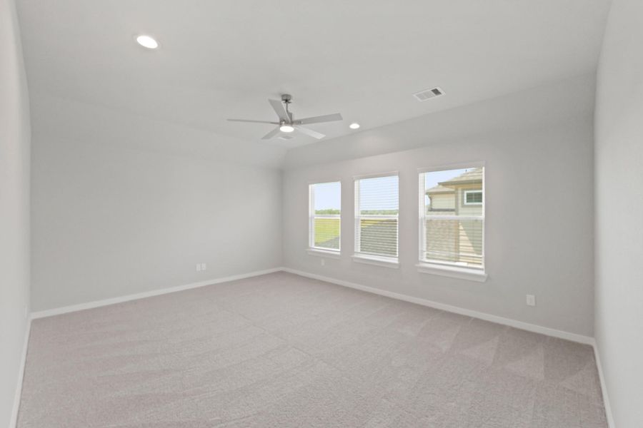 Spacious, unfurnished interior of a new home in Briarwood Crossing, Rosenberg (Image 13).
