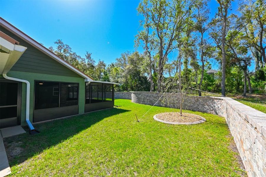 Exterior details and patio area of a home in , Lecanto (Image 28).