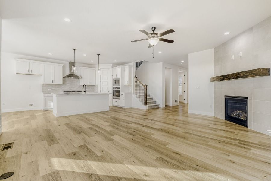 7983 Polson - Living Area