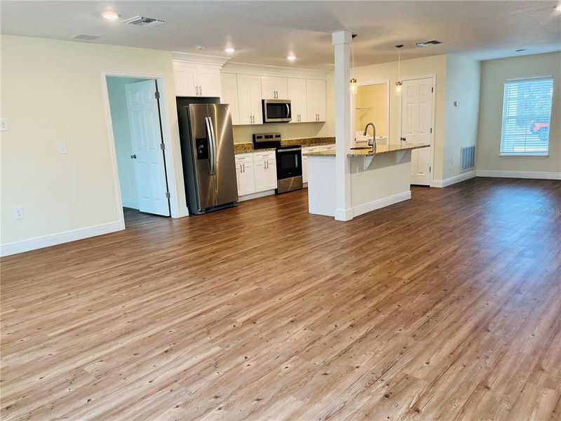 Spacious, unfurnished interior of a new home in , Sebring (Image 12).