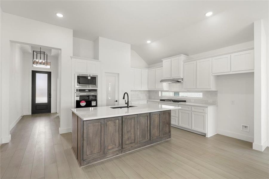 11. 2409 Belmont - Kitchen (2)