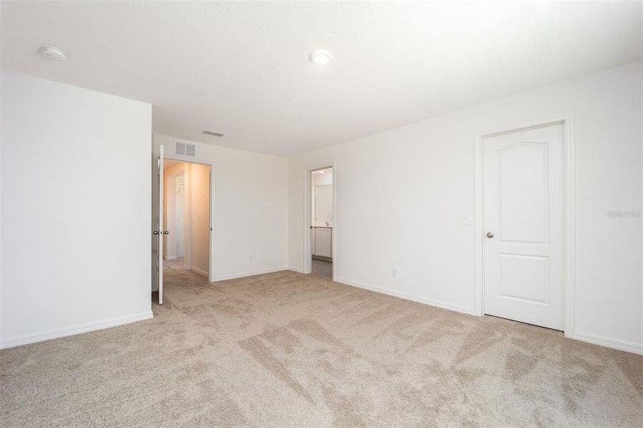 Spacious, unfurnished interior of a new home in Sol Vista, Dundee (Image 14).