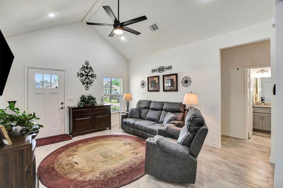Furnished interior view inside a new home in Lake Conroe Village, Montgomery (Image 8).
