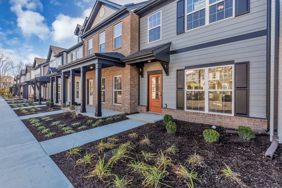 Exterior details and patio area of a home in Oxford Station, Gallatin (Image 3).