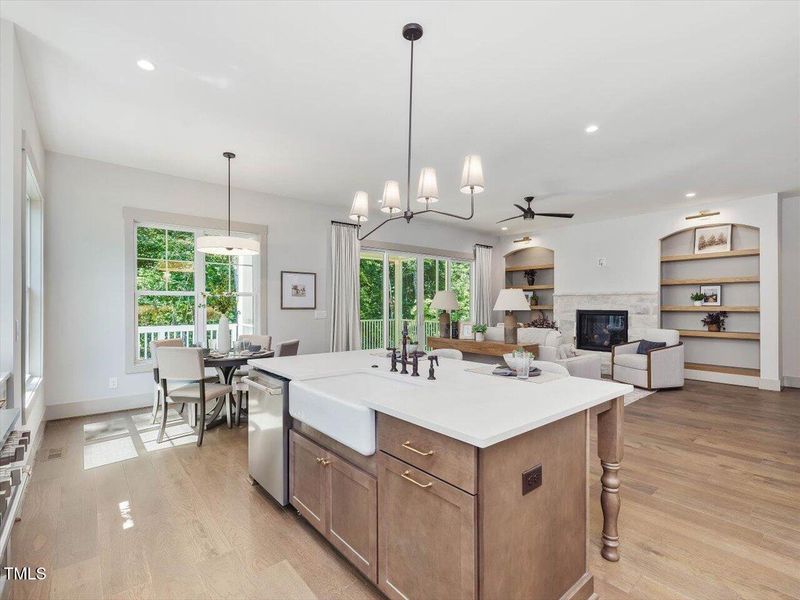 017-Open Floor Plan 017-Open Floor Plan