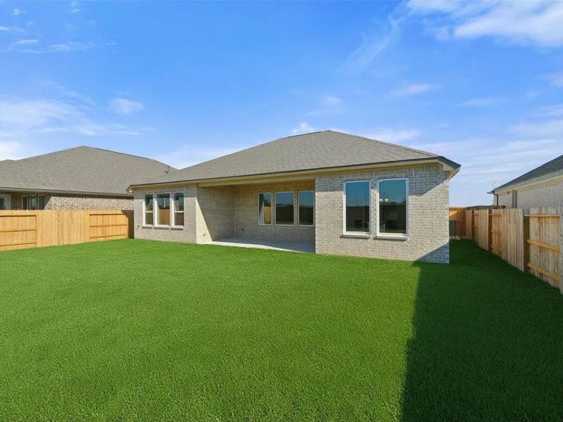 Exterior details and patio area of a home in Lago Mar, Texas City (Image 21).
