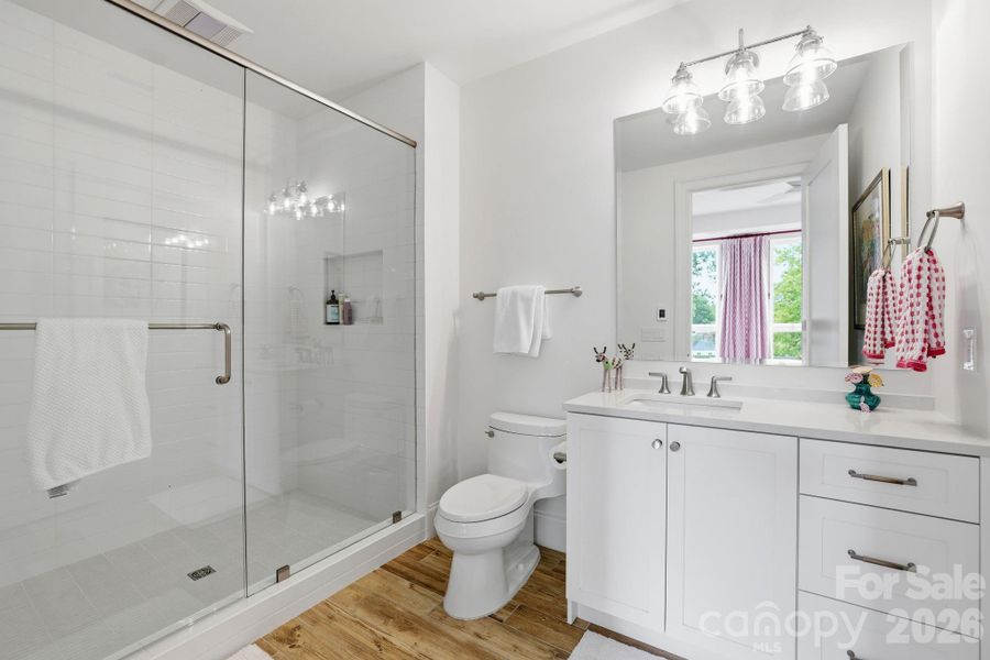 Secondary Ensuite Bathroom
