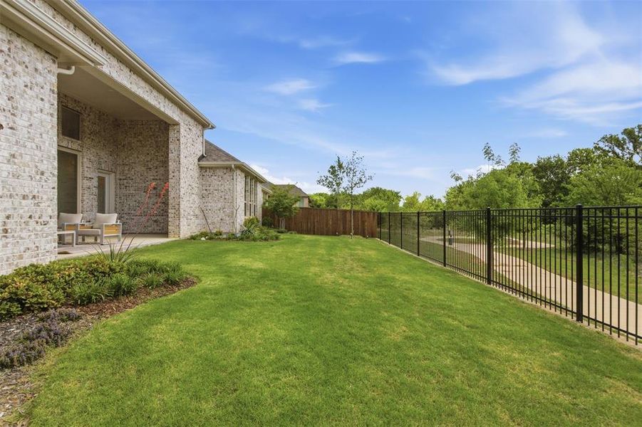 Exterior details and patio area of a home in Sandbrock Ranch, Aubrey (Image 3).